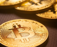 Le bitcoin franchit la barre symbolique des 15.000 dollars